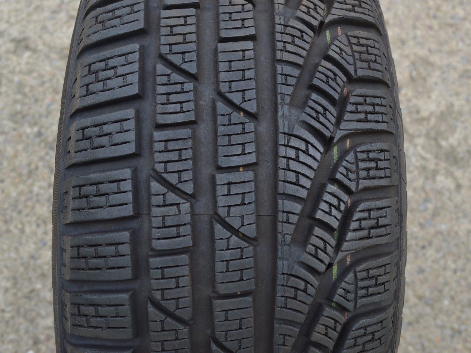 205/65/17  96H  Pirelli Sottozero Winter 210 serie II, použitý zimní kus