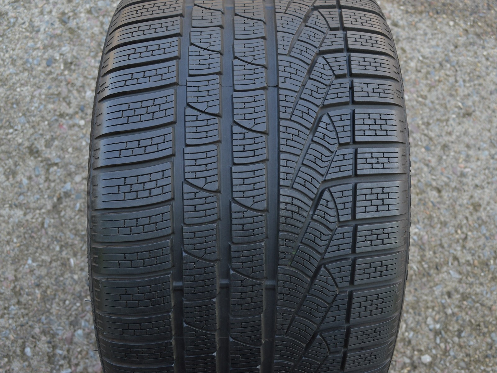 295/30/19  100V  Pirelli SottoZero Winter 240, použitý zimní pár
