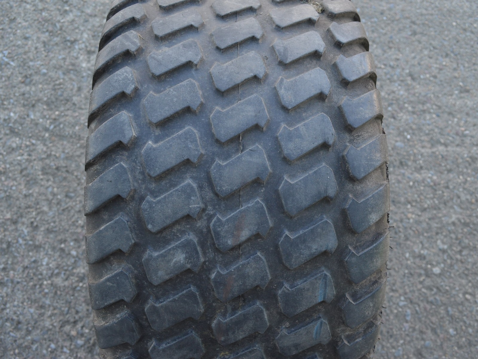 31x13.5 R15 Titan Multi Trac C/S, použitý pár