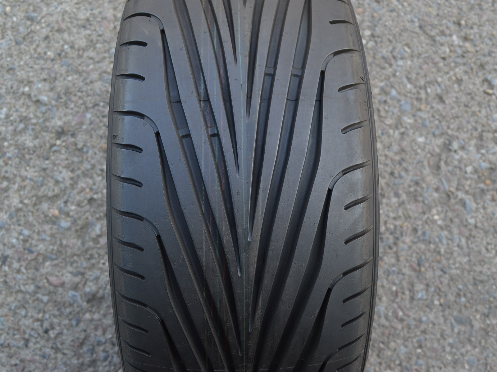215/40/16  82W  Goodyear Eagle F1, použitý letní kus