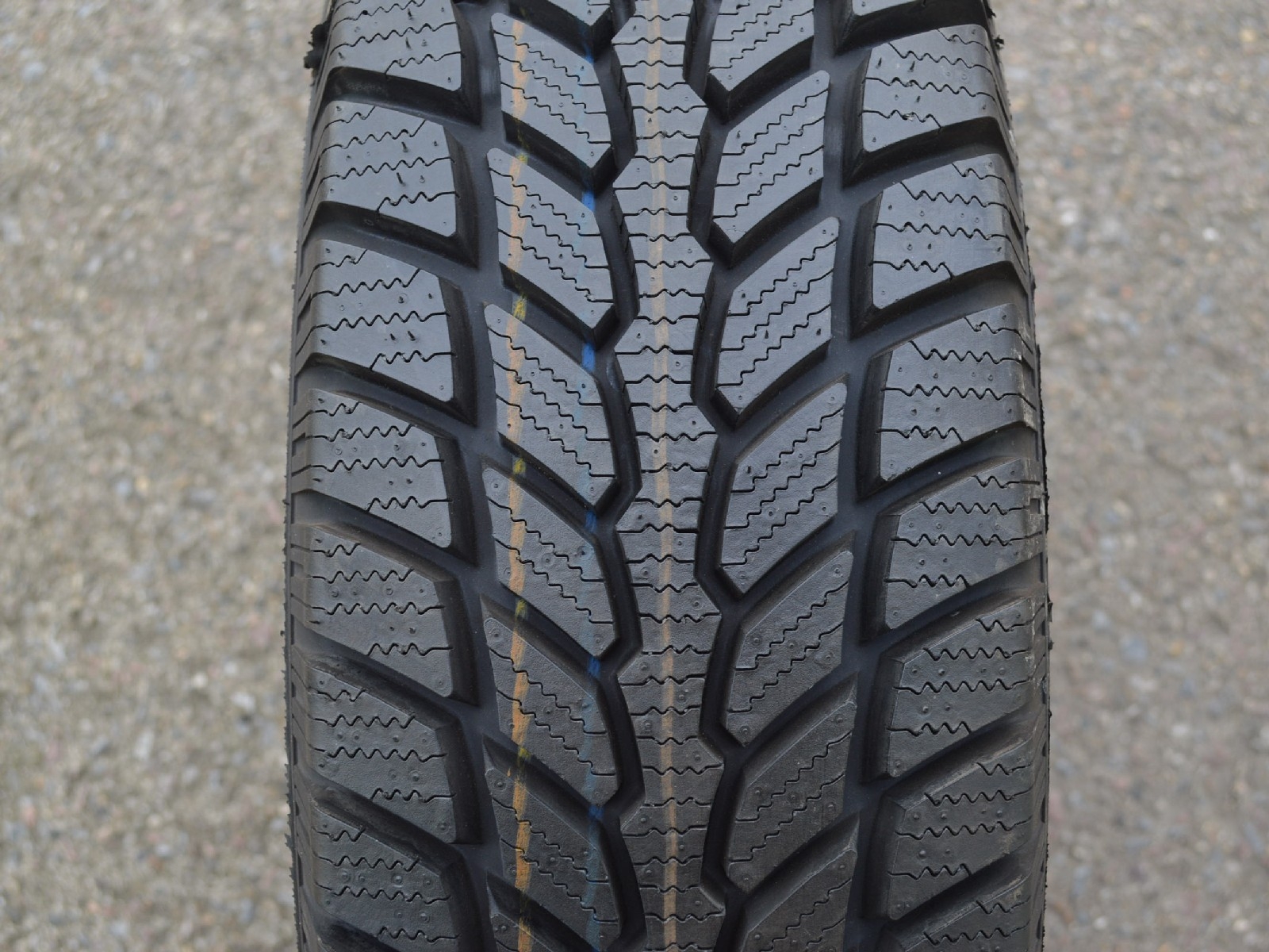 235/85/16C 120/116Q GT Radial Maxmiler WT-1000, zimní