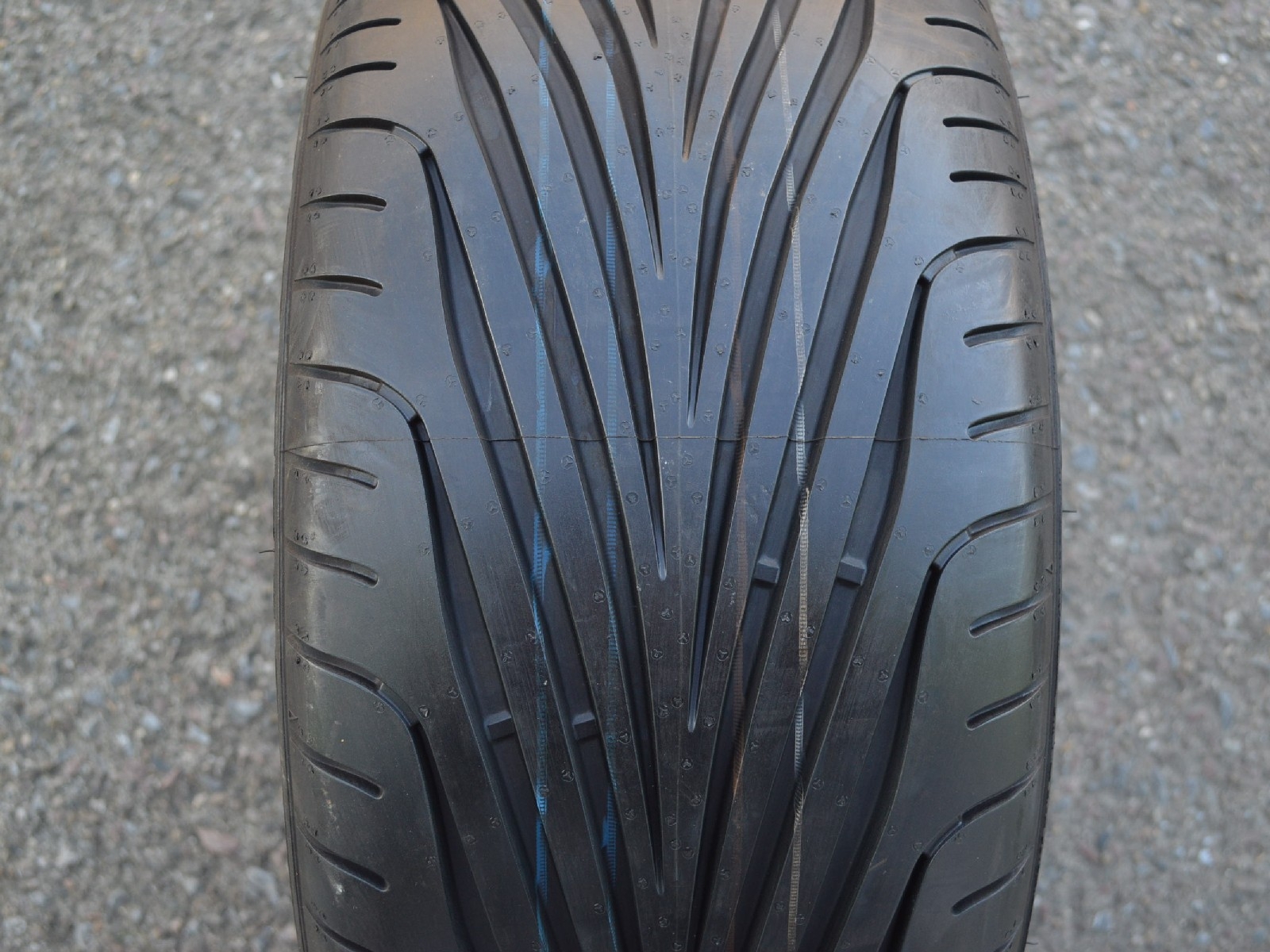 245/45/17  95Y  Goodyear Eagle F1, letní