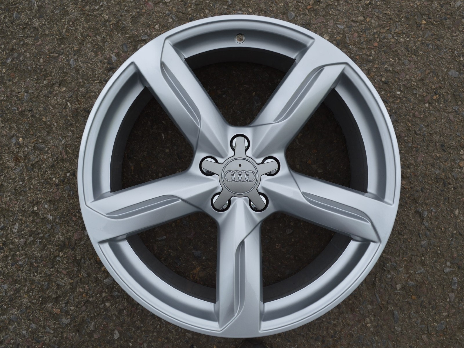 alu kolo Audi 20
