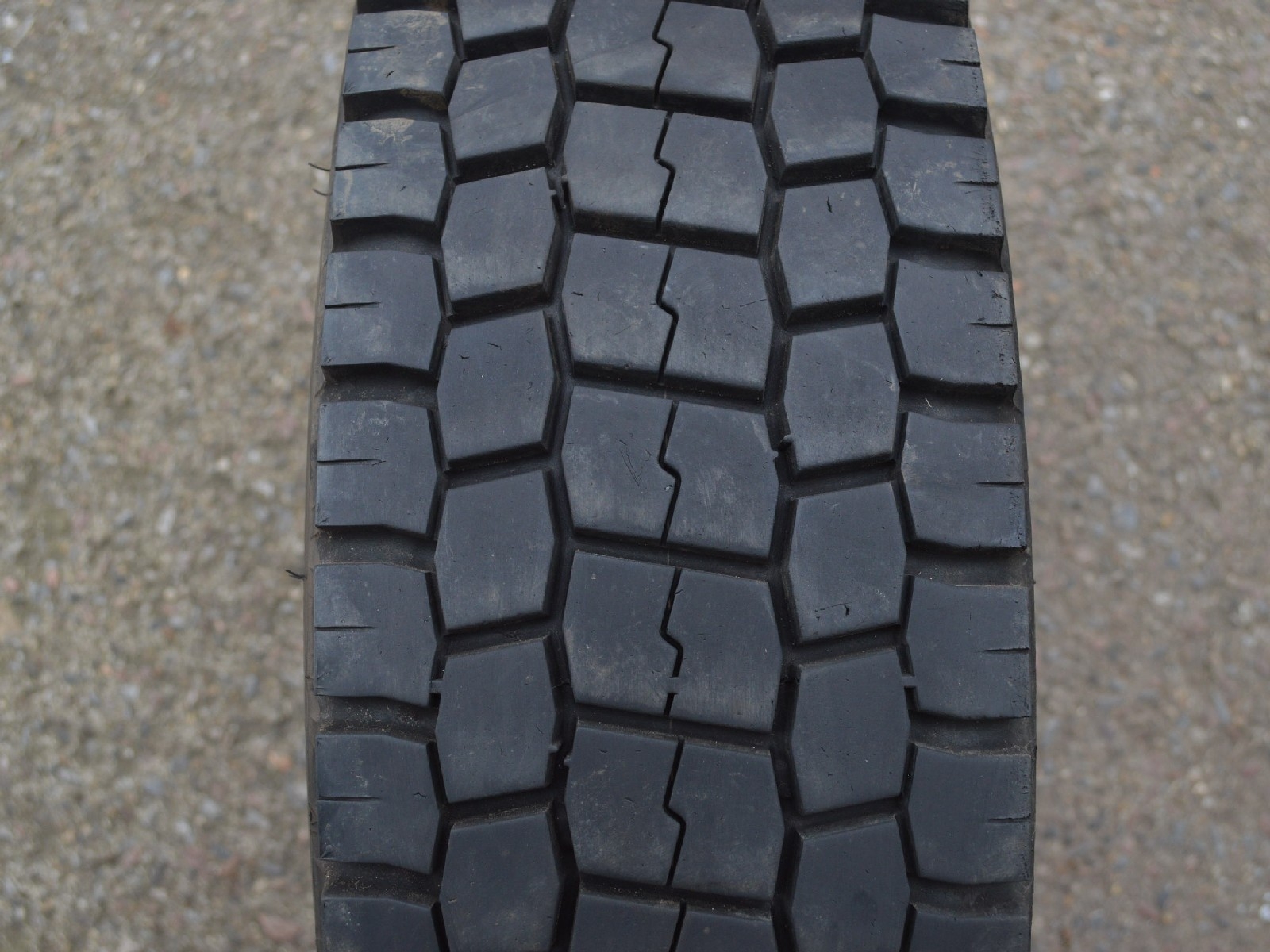 215/75/17.5 126/124M Bridgestone M729, použitý celoroční pár