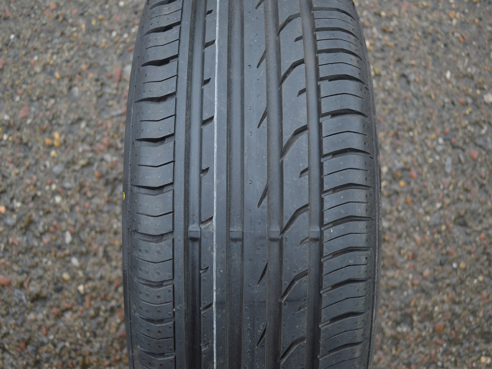 215/40/17 87W XL Continental ContiPremiumContact 2, letní