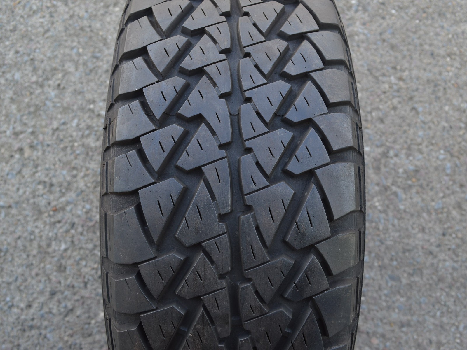 255/75/15  110T  Goodyear Wrangler AT/R, použitý celoroční kus