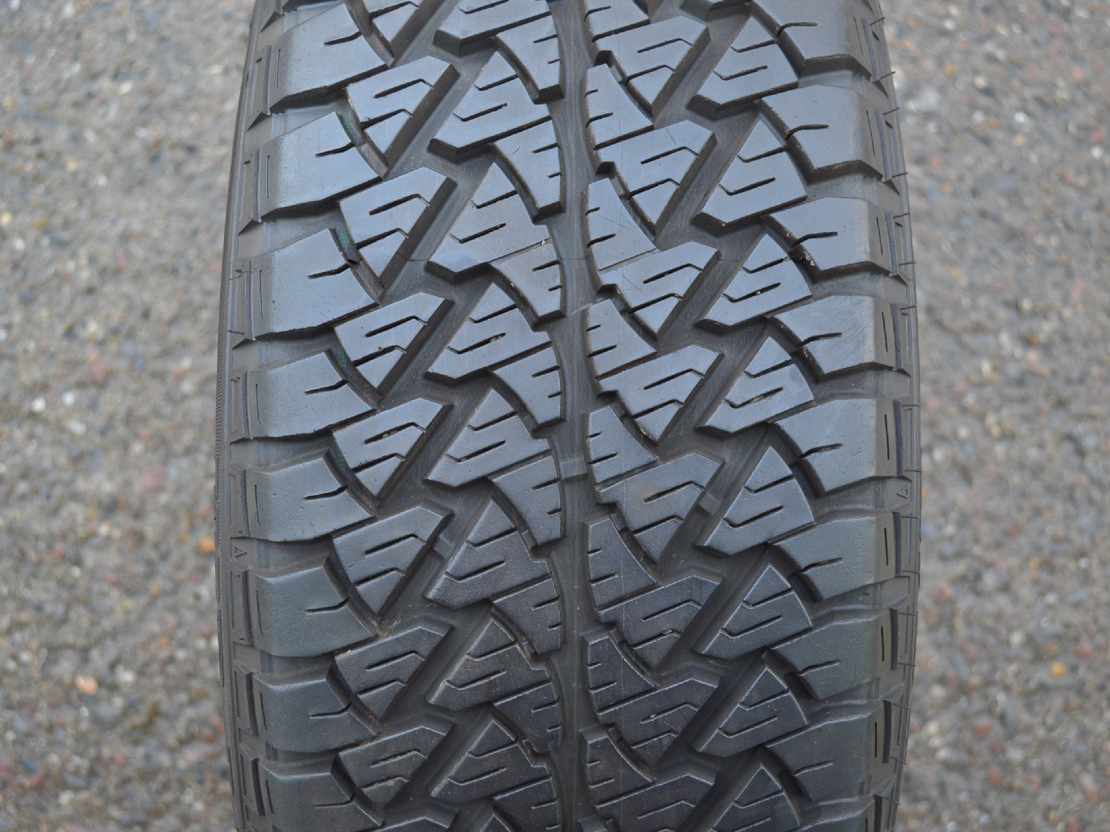 245/45/18  100H  Goodyear Wrangler AT/R, použitý celoroční pár