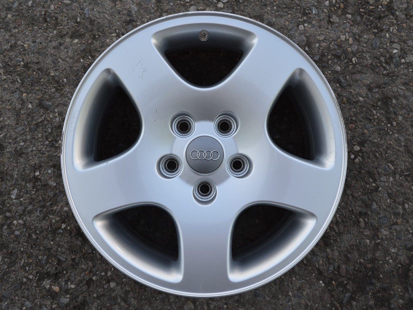 alu kolo Audi 16
