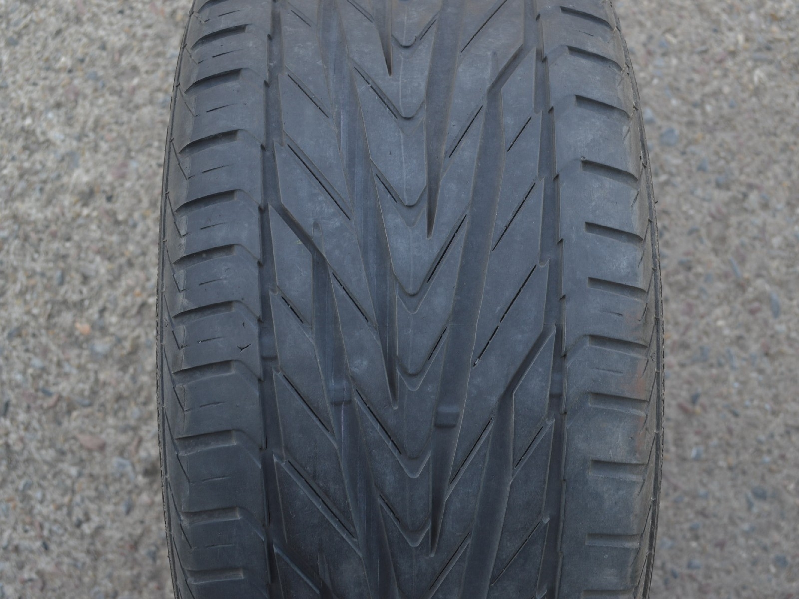 235/40/17  90W  Uniroyal Rain Sport 1, použitý letní kus