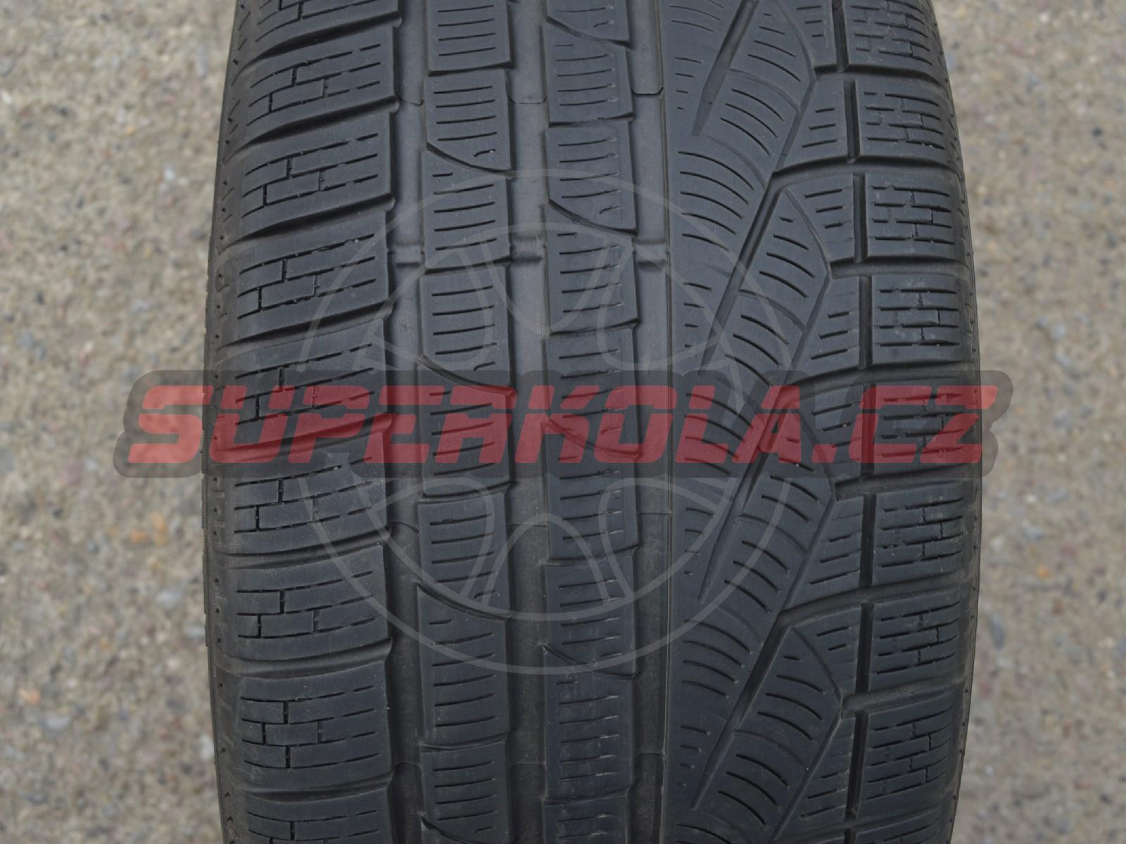 255/40/18  95H  Pirelli SottoZero Winter 210 serie II  RFT, použitý zimní pár