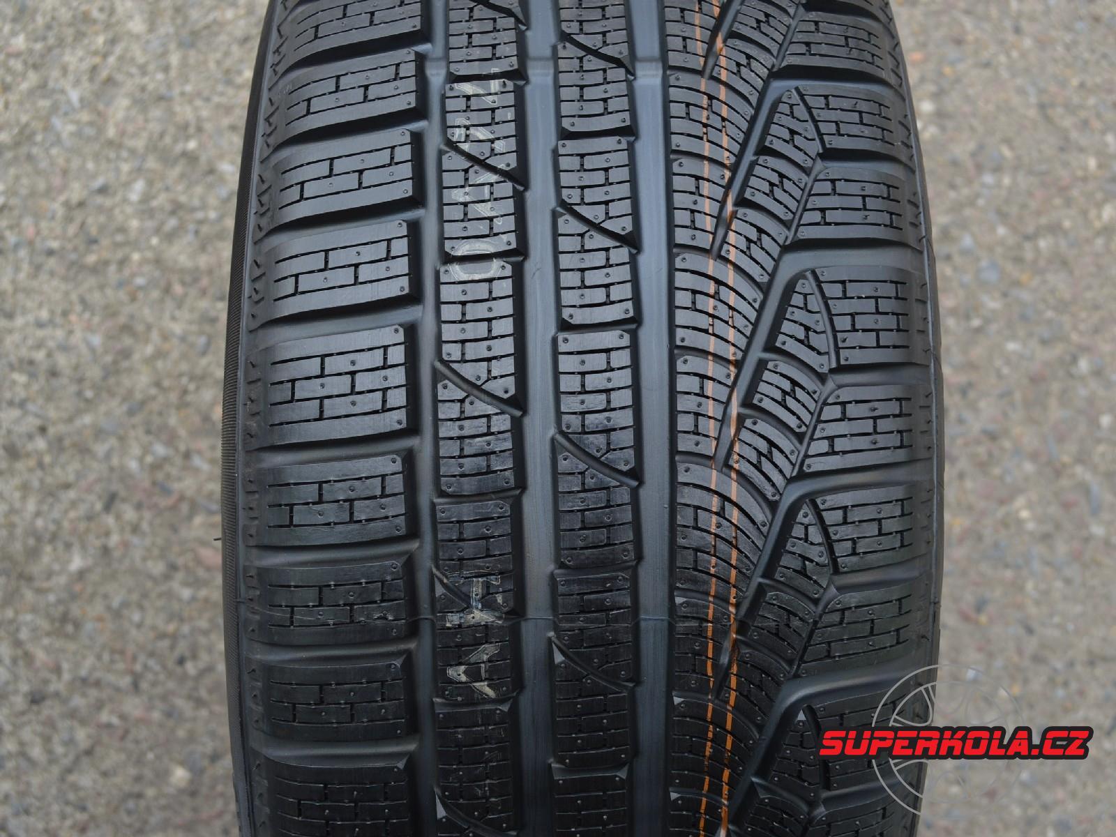 245/55/17  102V  Pirelli SottoZero Winter 240 seie II, zimní