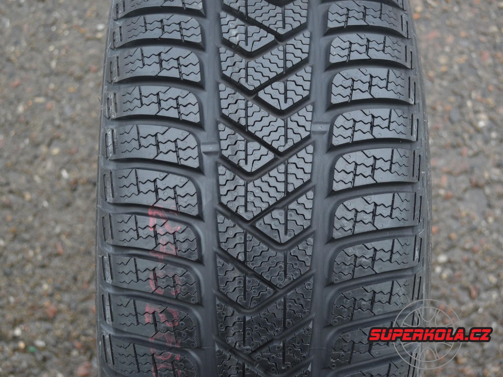 215/50/17 95H XL Pirelli Winter SottoZero 3, zimní
