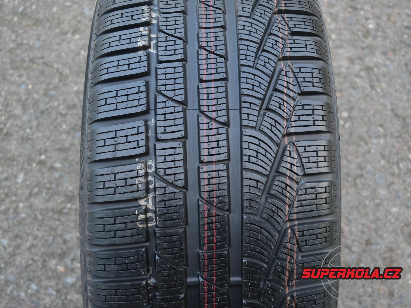 255/40/19 100V XL Pirelli SottoZero Winter 240 serie II, zimní