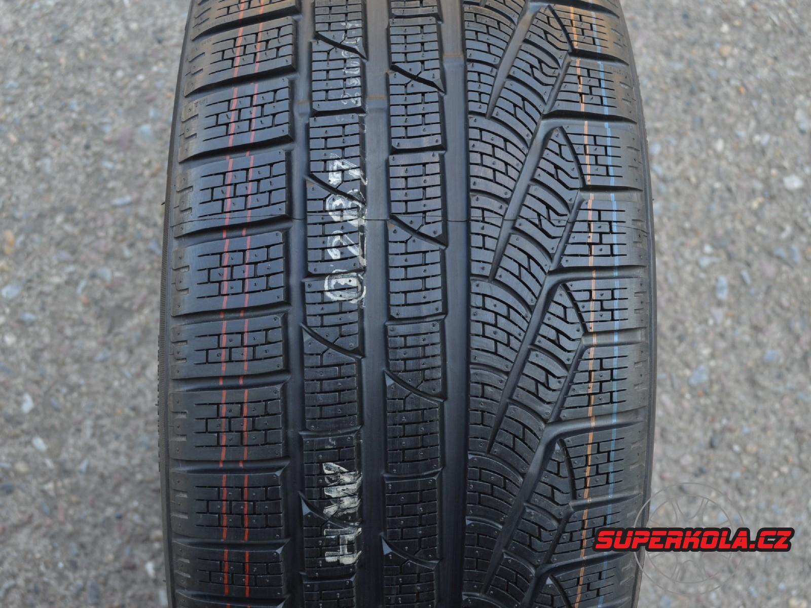 235/40/18  95V XL Pirelli SottoZero Winter 240 serie II MO, zimní