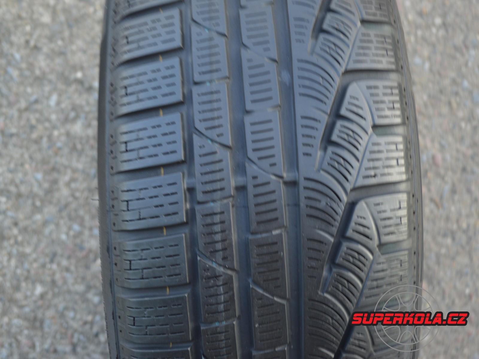 225/55/17  97H  Pirelli SottoZero Winter 210 serie II  RFT, použitá zimní sada