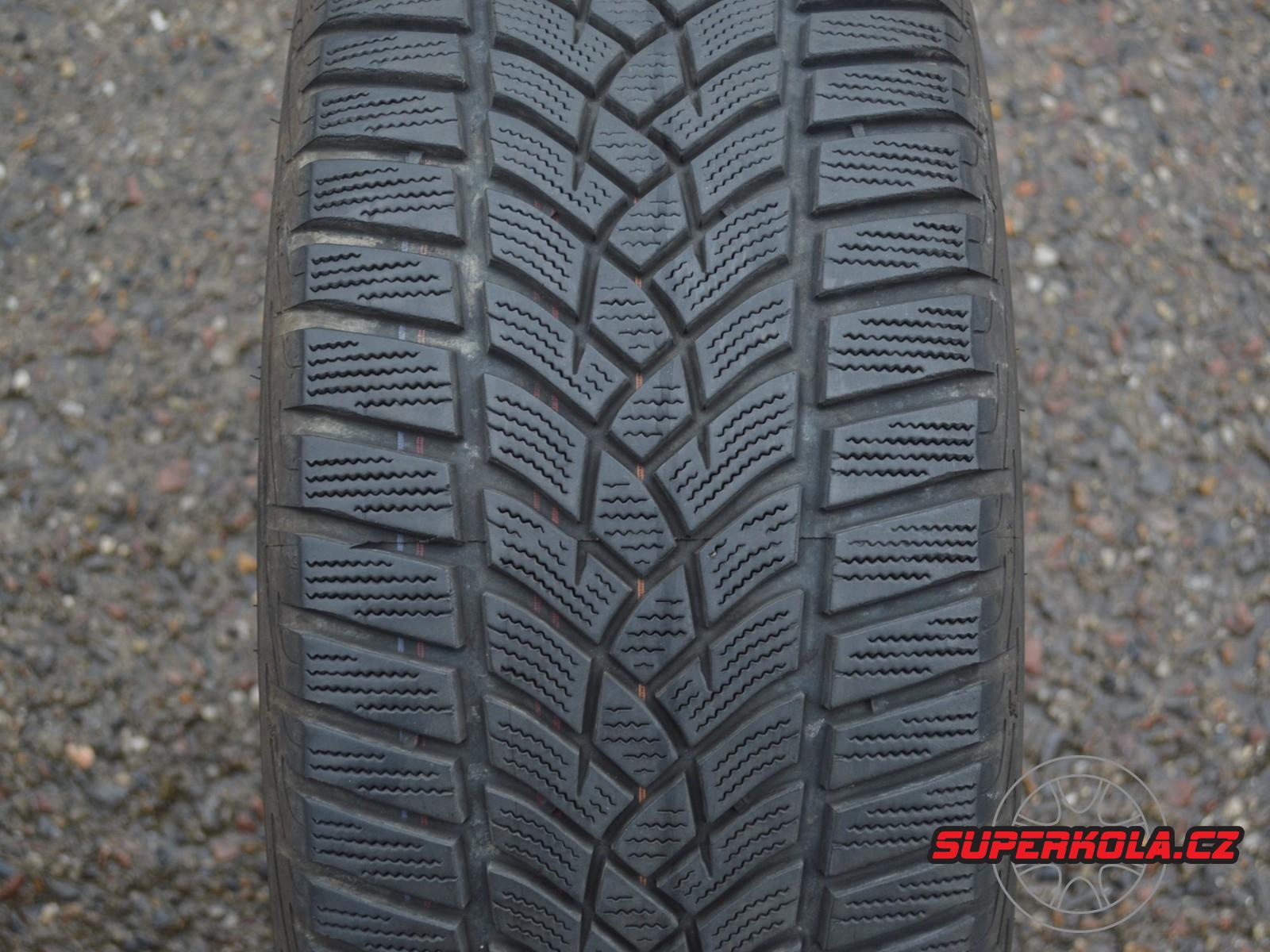 215/50/17 95V XL Goodyear UltraGrip Performance, použitý zimní kus