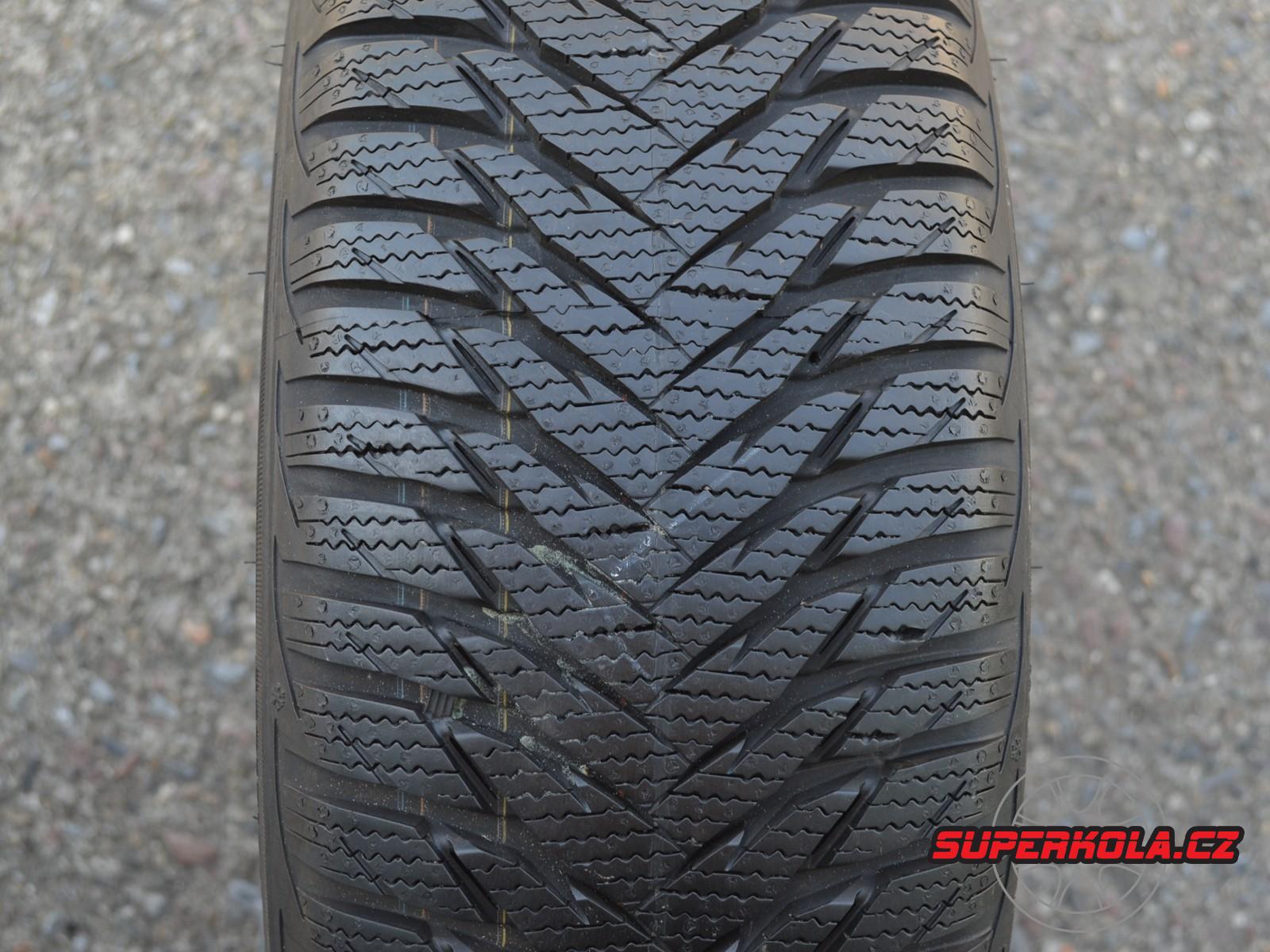 195/55/16 87H Goodyear UltraGrip 8 *, použitá zimní sada
