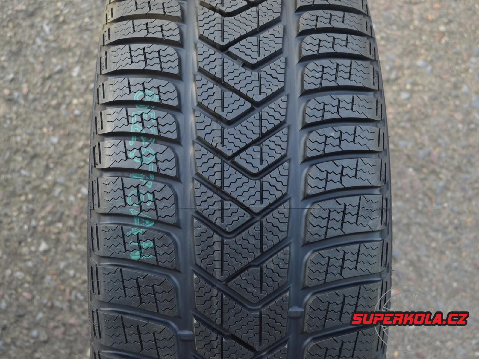 245/40/19 94V Pirelli SottoZero 3 J, zimní