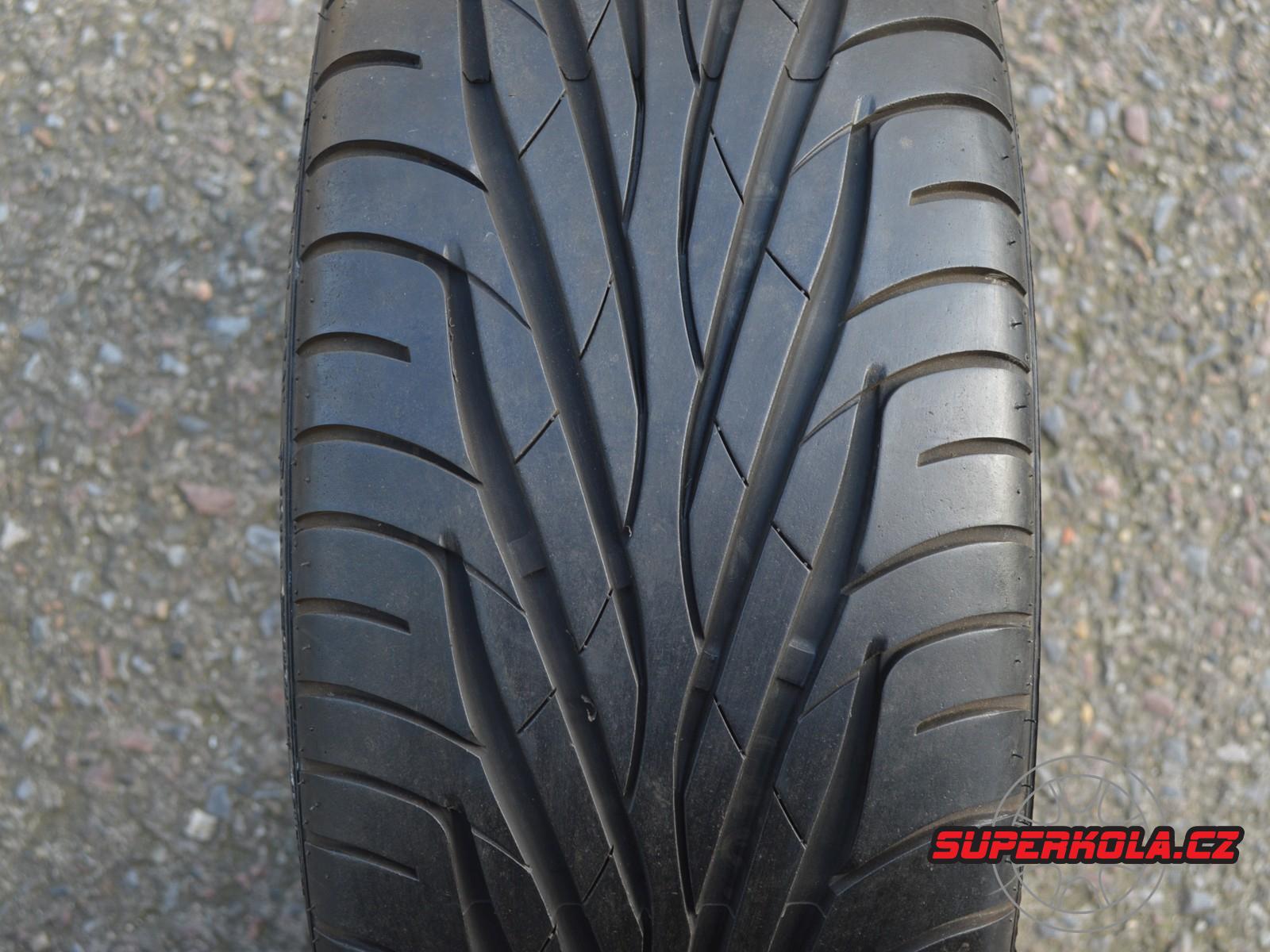 215/40/16  86W  Maxxis Victra MA-Z1, použitá letní sada