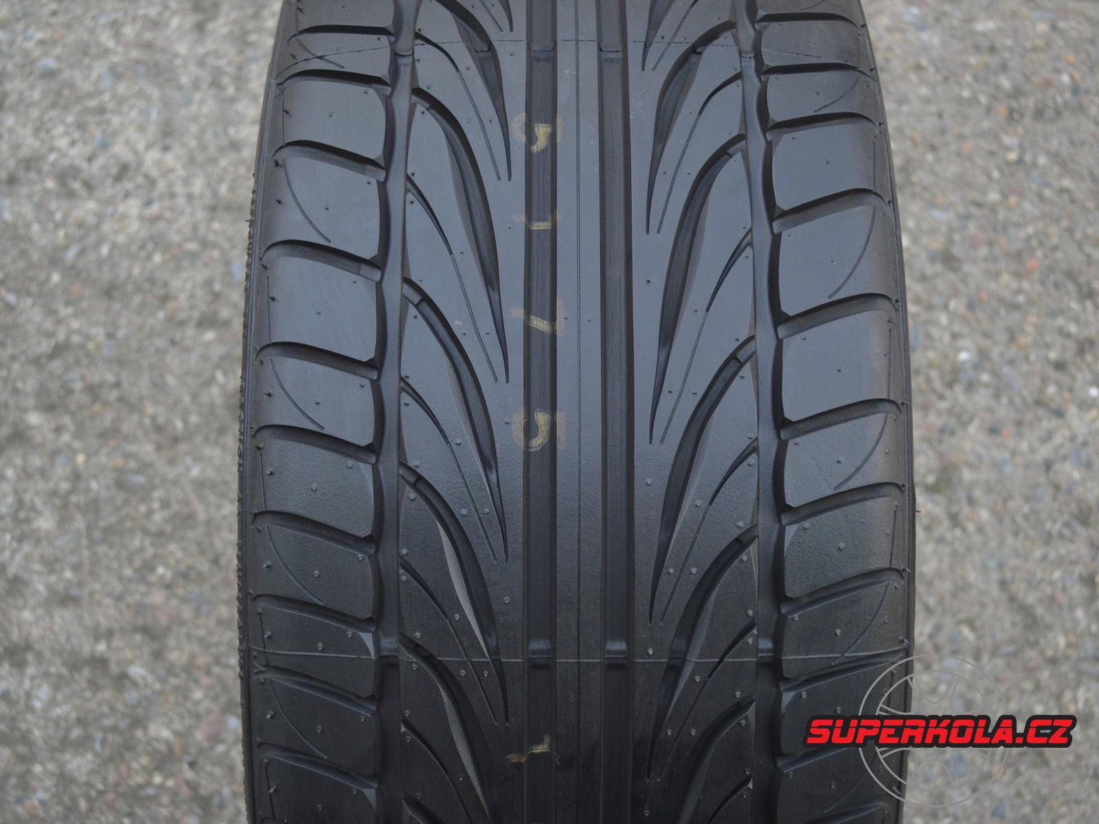 255/30/22 95Y XL Falken FK452, letní