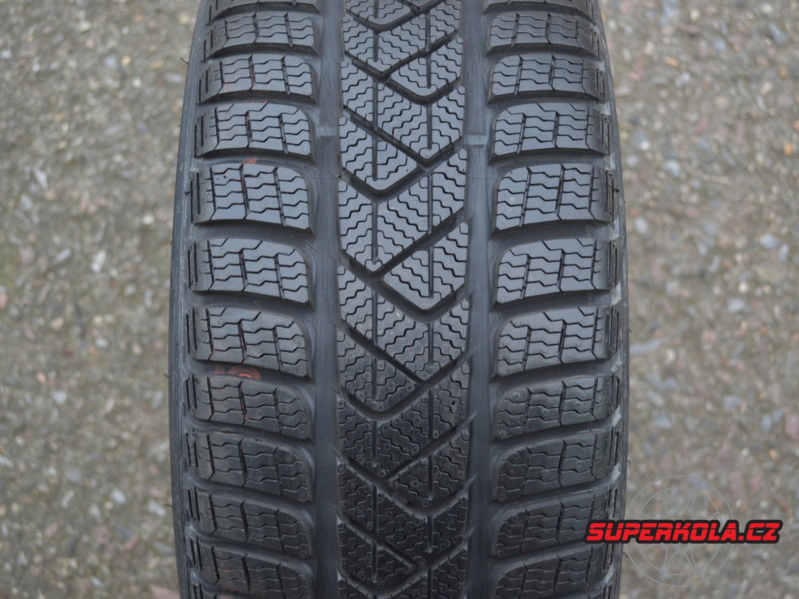205/40/17  84H  Pirelli SottoZero 3, použitý zimní kus
