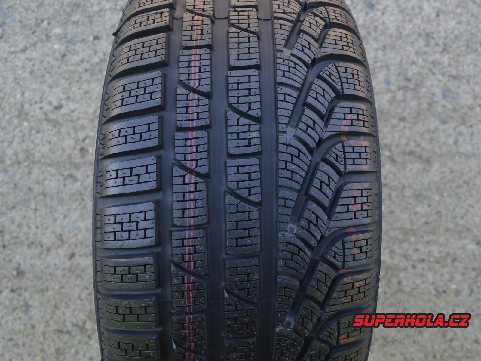 245/40/19 98V XL Pirelli SottoZero Winter 240, zimní