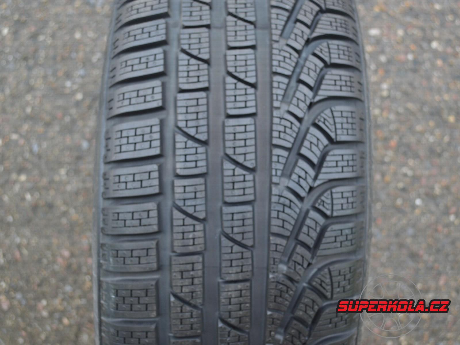 235/45/18 98V XL Pirelli SottoZero Winter 240 serie II, zimní