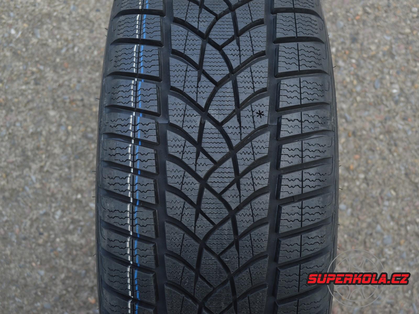 235/50/19 99V Goodyear UltraGrip Performance SUV G1 AO, zimní