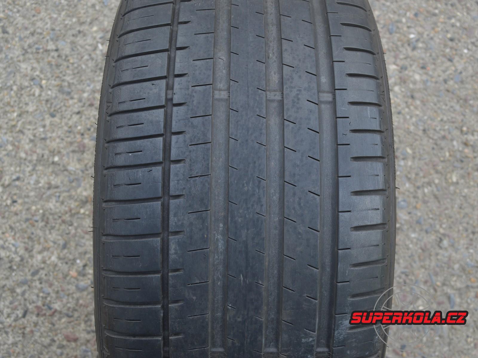 255/40/18 99Y XL Falken Azenis FK510, použitý letní pár