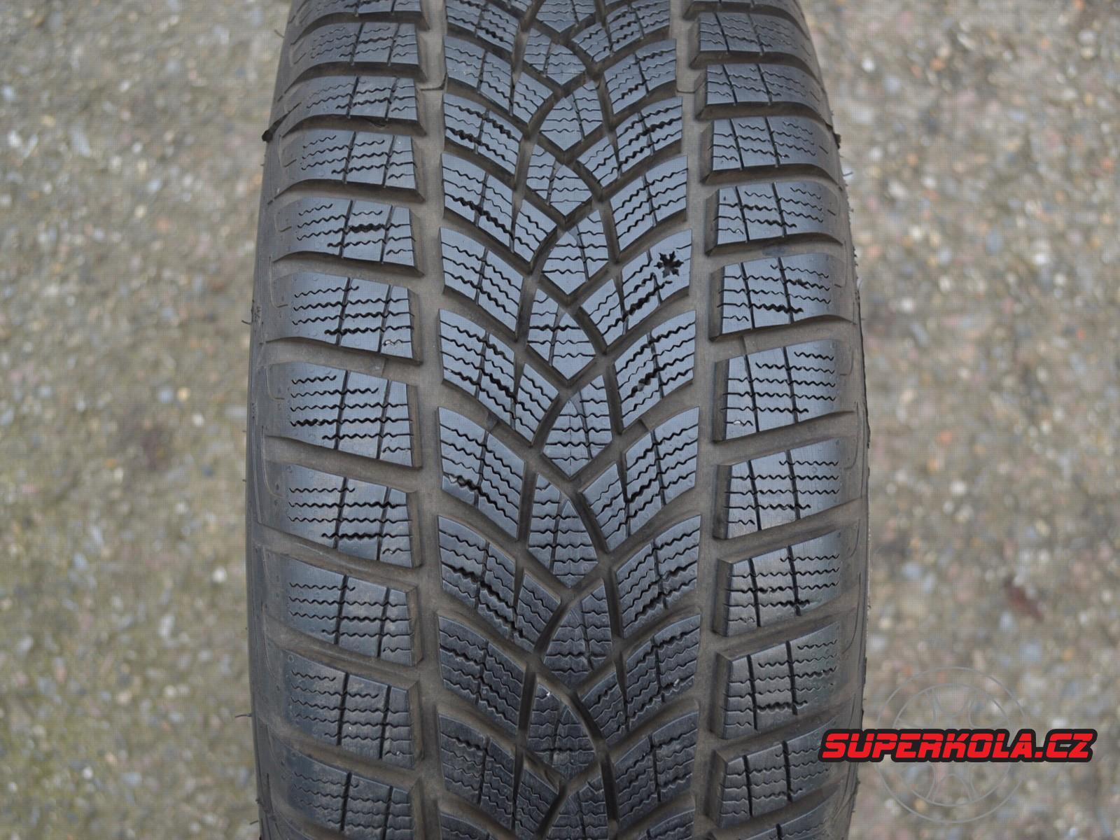 216/60/16 99H XL Goodyear  UltraGrip Performance +, použitá zimní sada