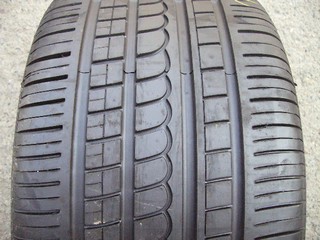 295/35/18 99Y Pirelli PZero Rosso, letní