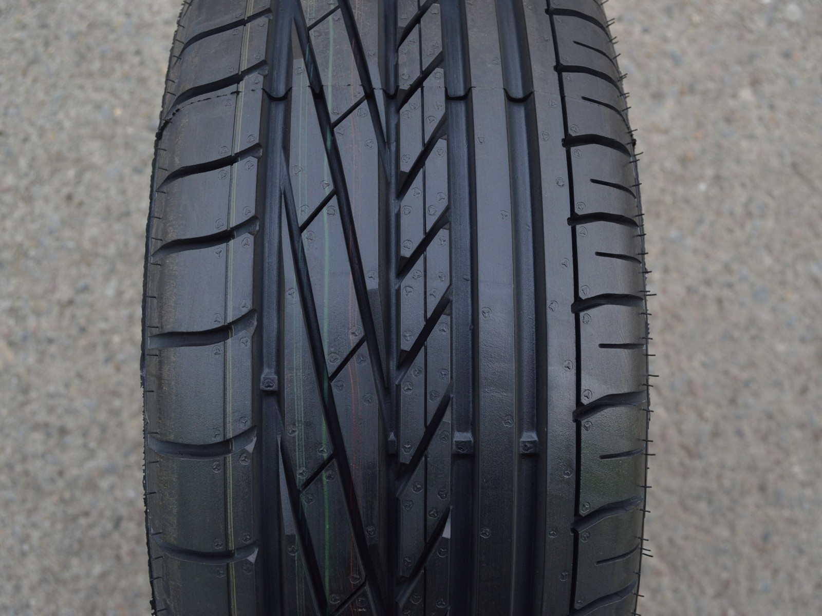 215/55/16 93V Goodyear Excellence, letní
