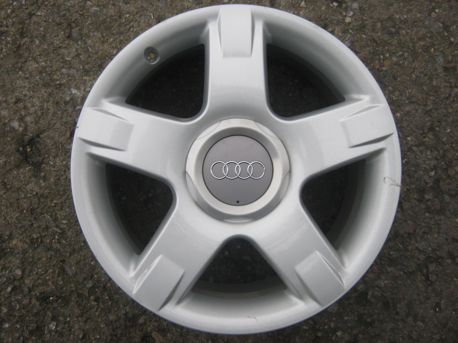 alu kolo Audi 17