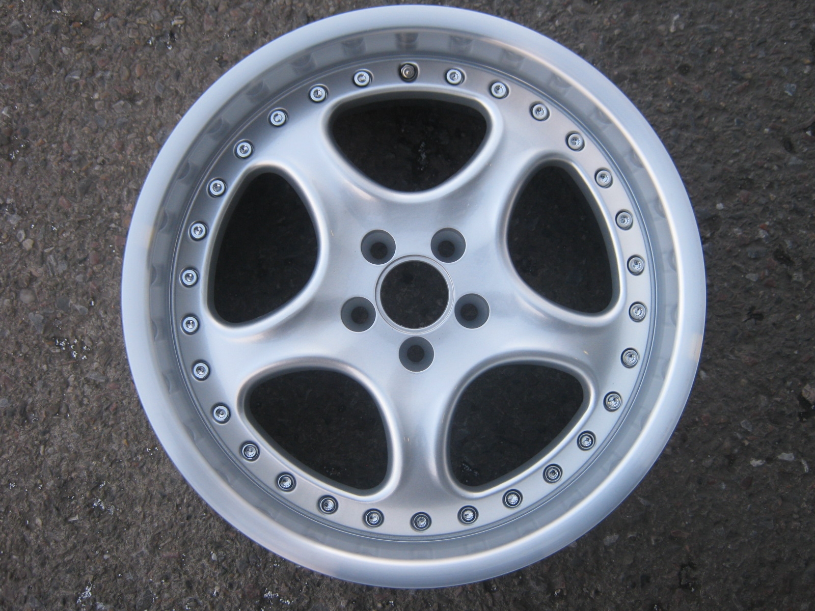 alu kolo RH 17