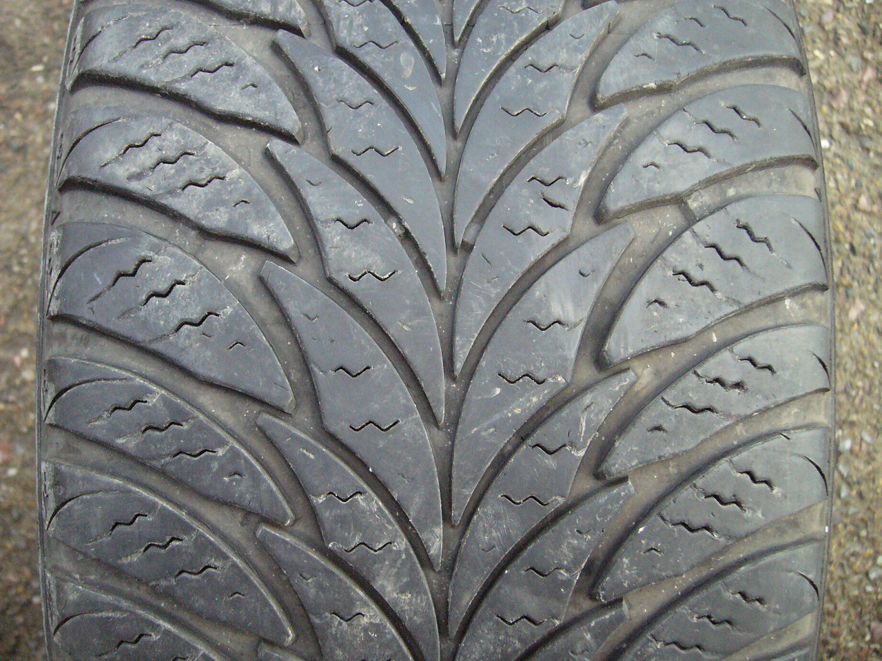 205/50/16 87H Goodyear Eagle UltraGrip, použitý zimní kus