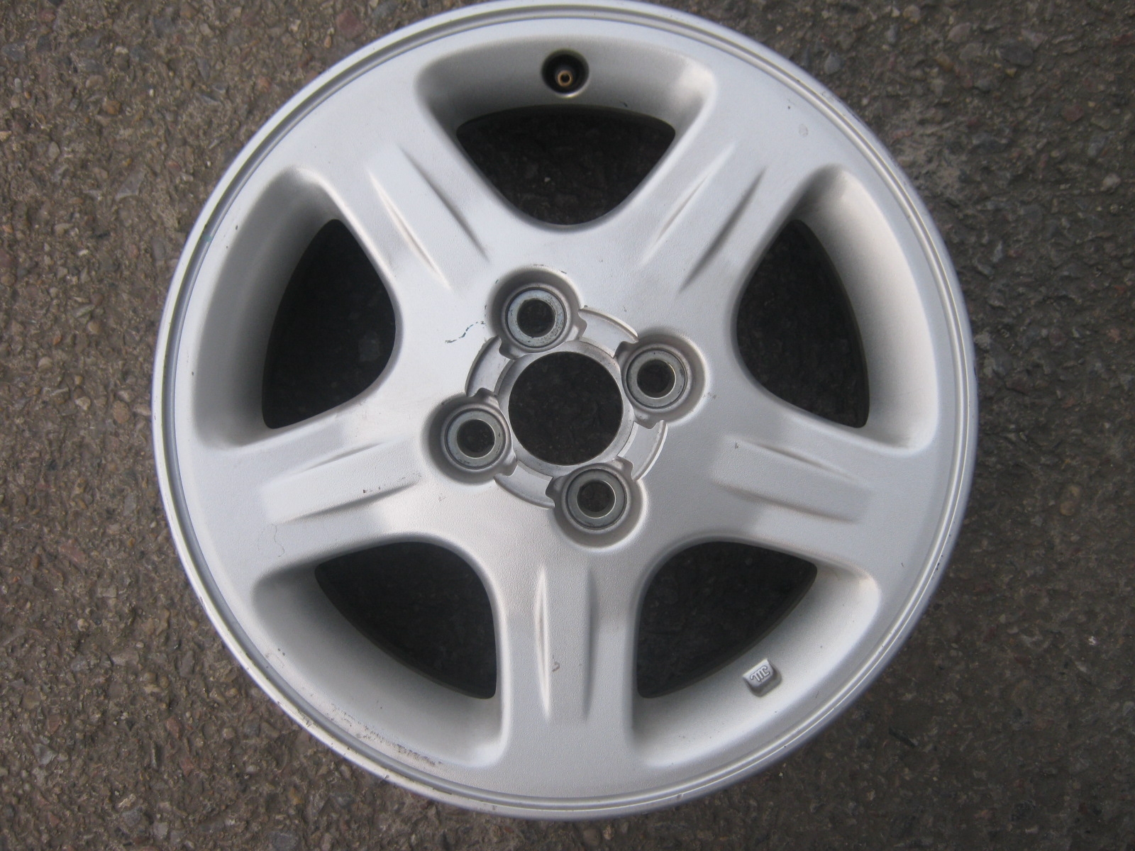 alu kolo Nissan 15