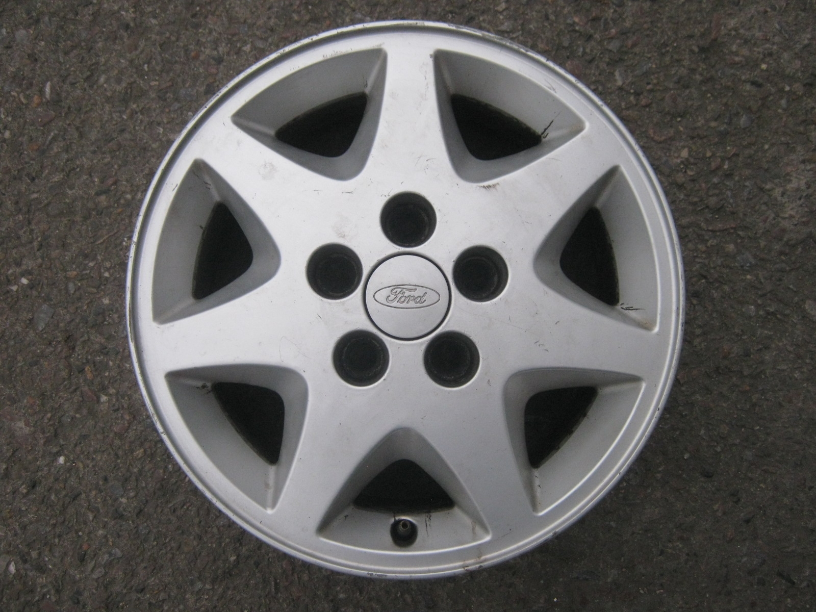 alu kolo Ford 15