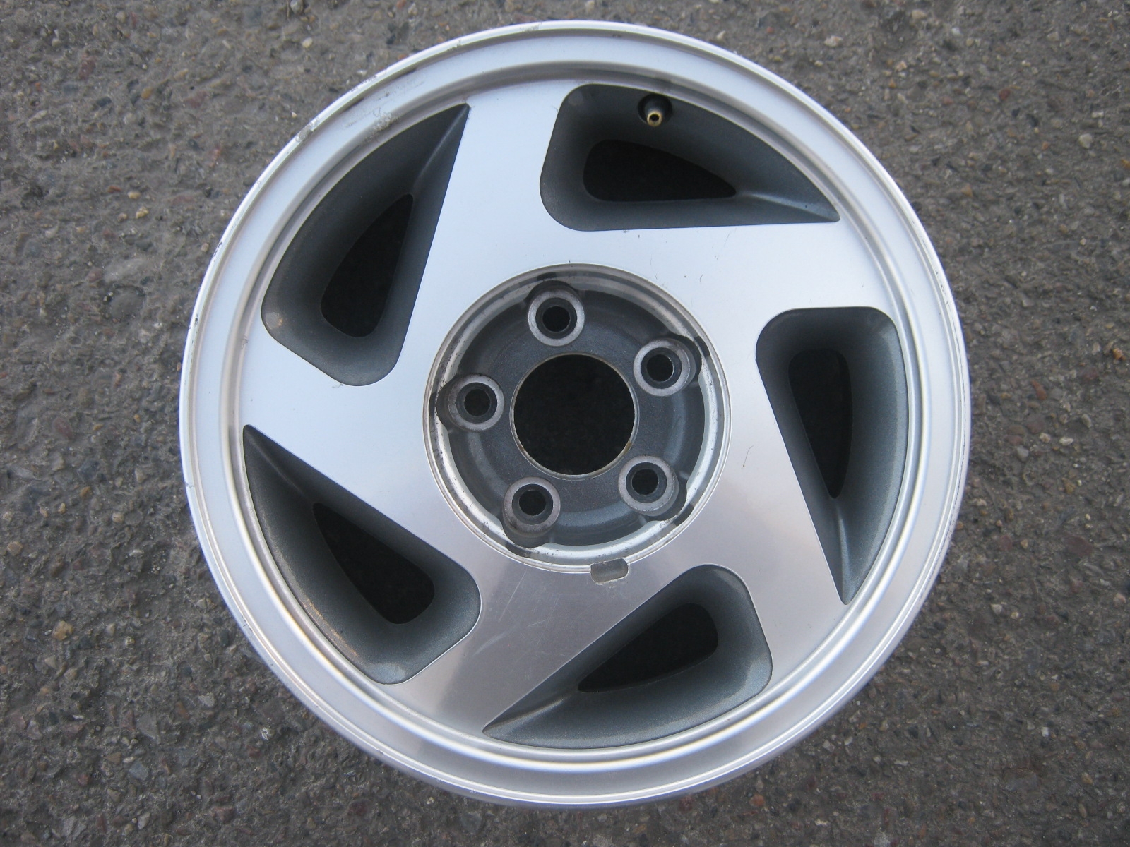 alu kolo Ford 15