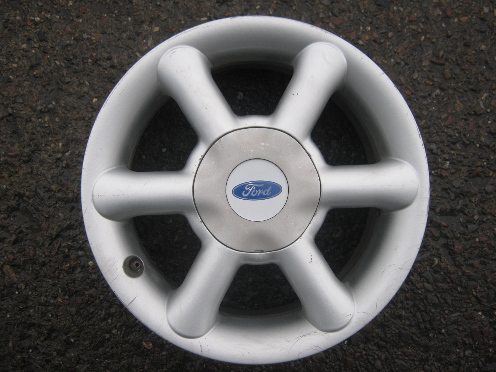alu kolo Ford 15