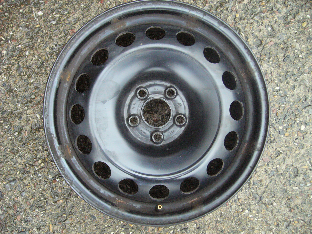 plechový disk Audi 16