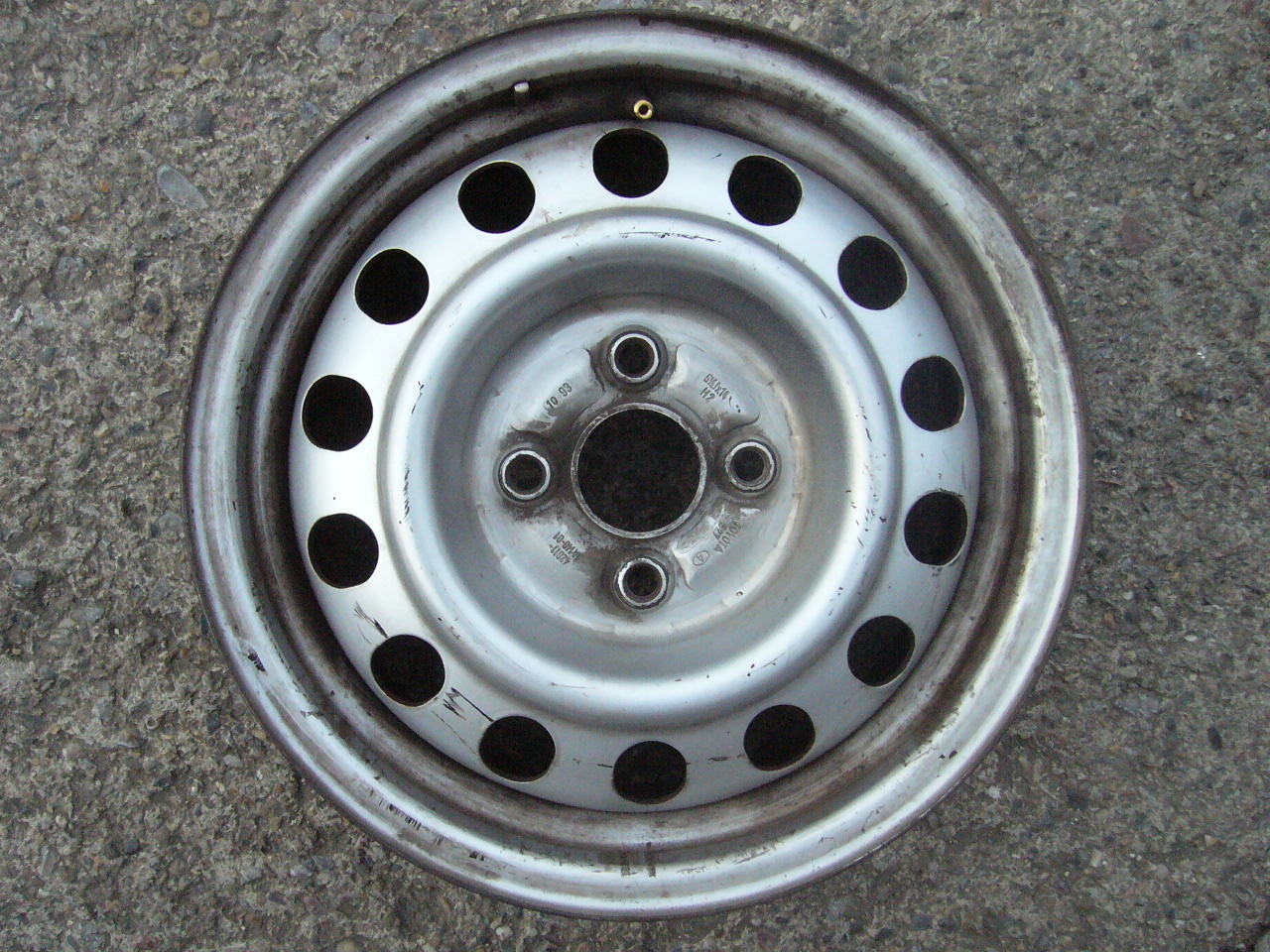 plechové disky Toyota 14