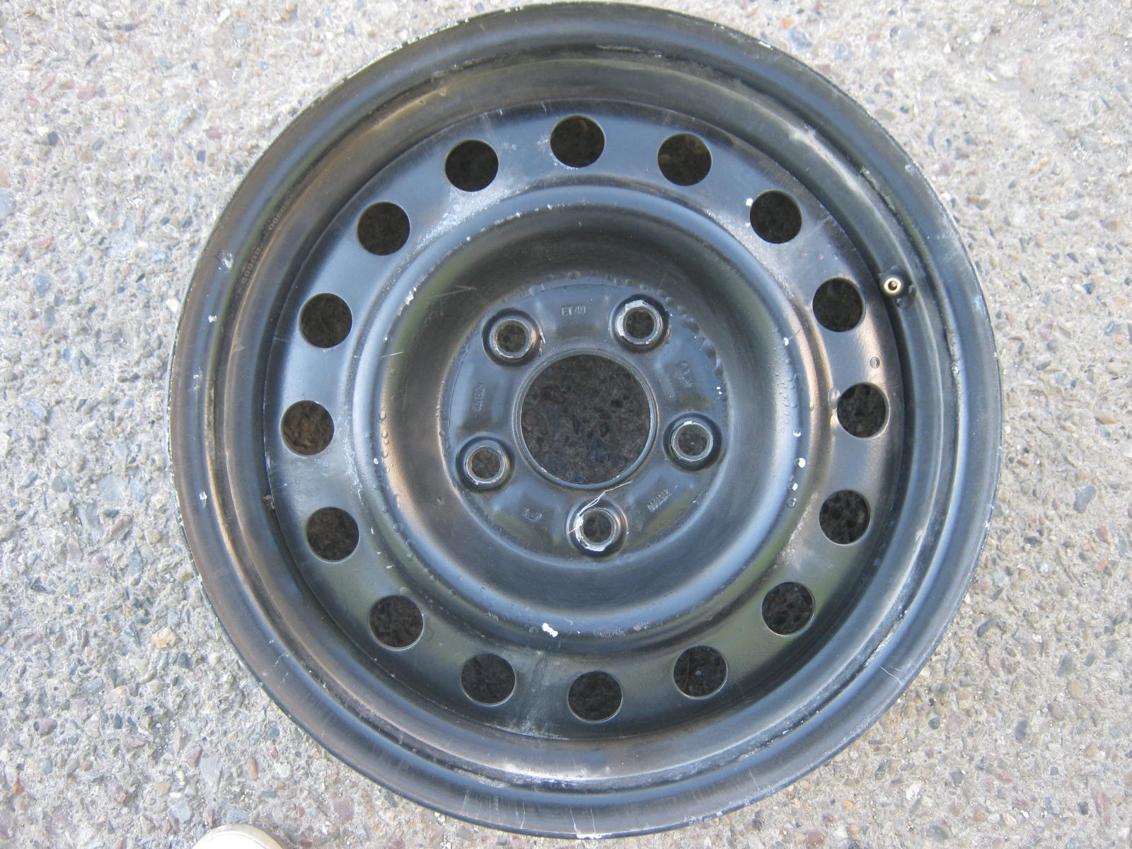 plechový disk Nissan 15