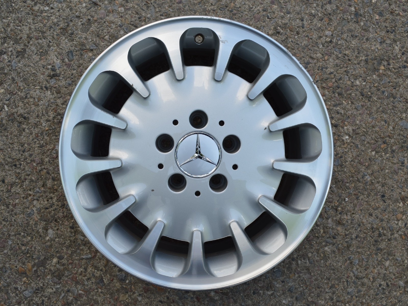 alu kolo Mercedes-Benz 16