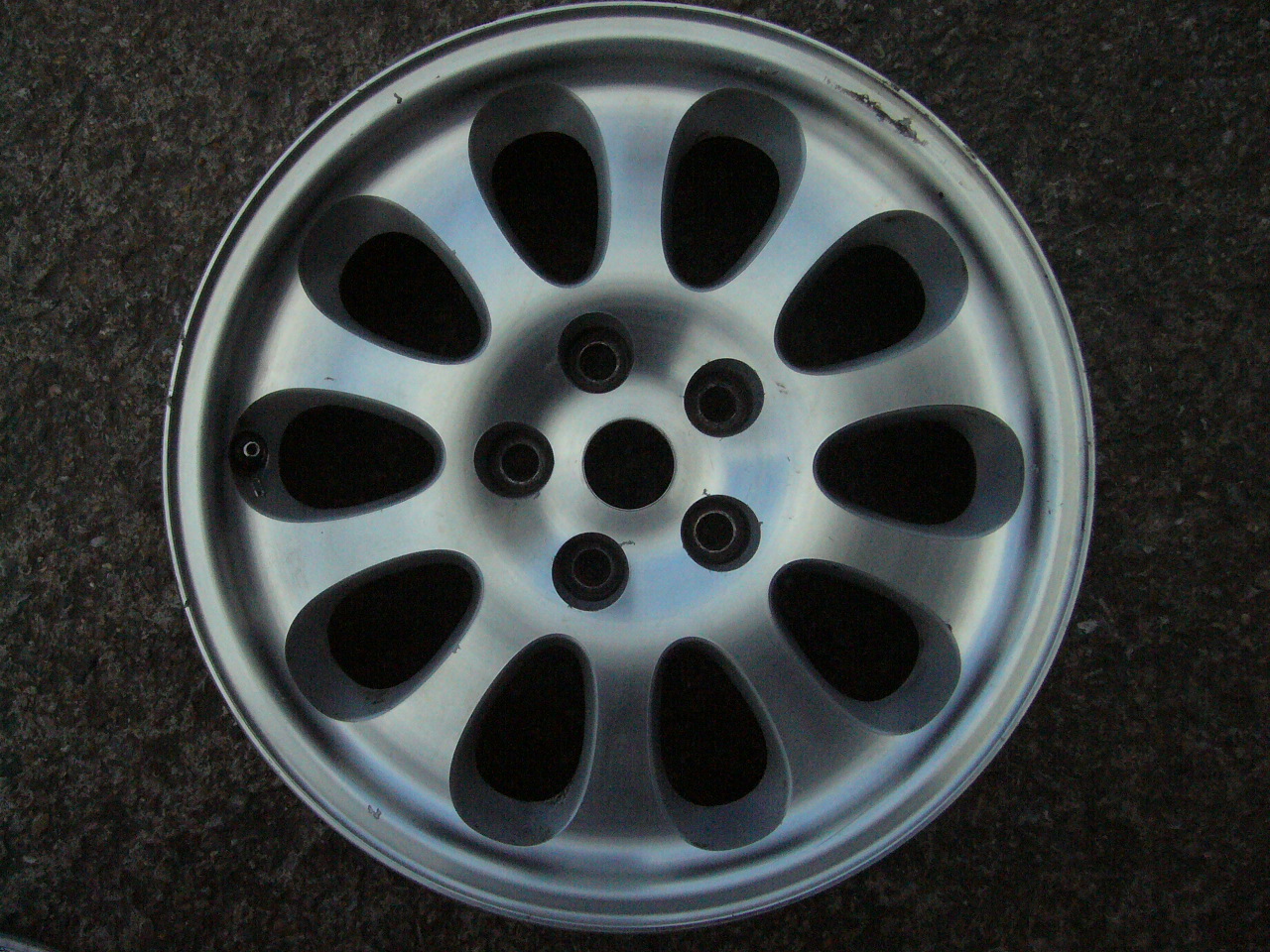 alu kola Peugeot 16