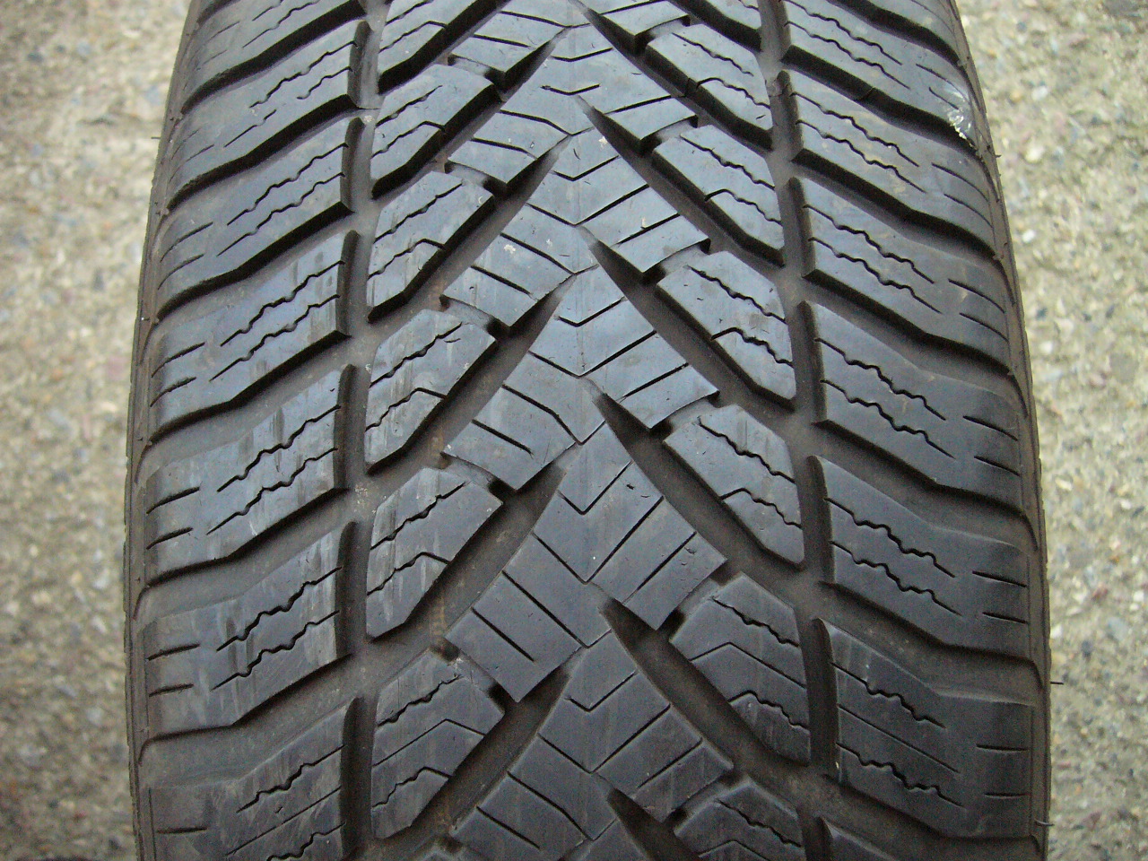 185/60/16 86H Goodyear Eagle UltraGrip RFT, použitá zimní sada