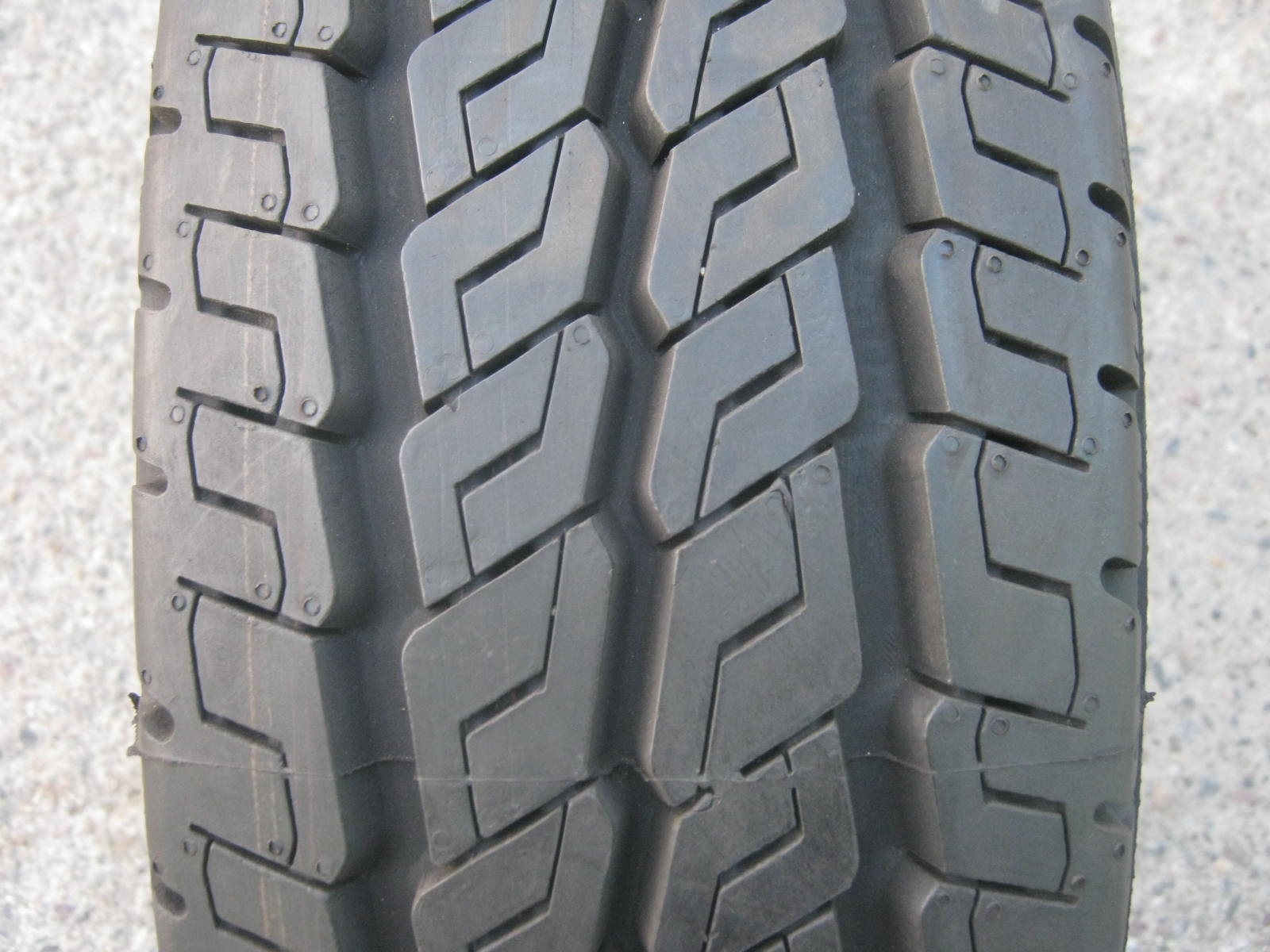 185/75/16C 104/102R Continental Vanco, letní