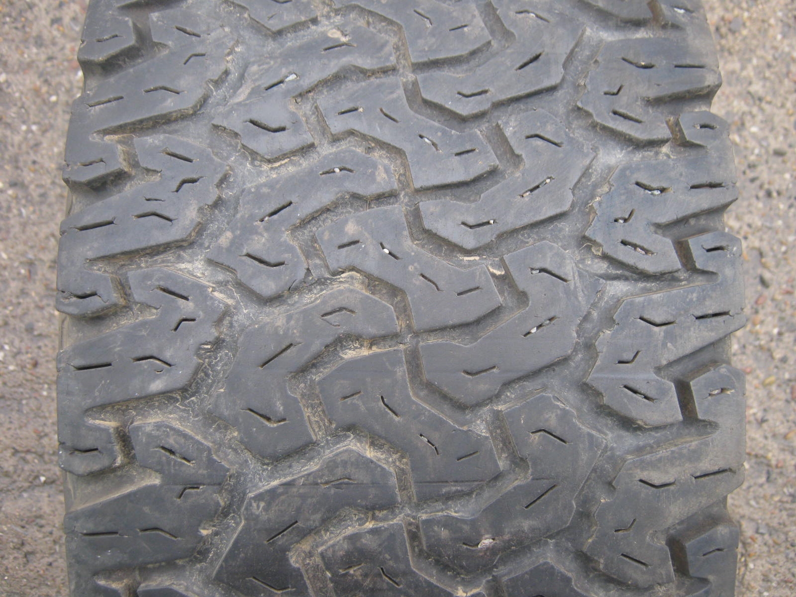 325/60/15 106Q BF Goodrich Radial  A/T, použitá letní sada