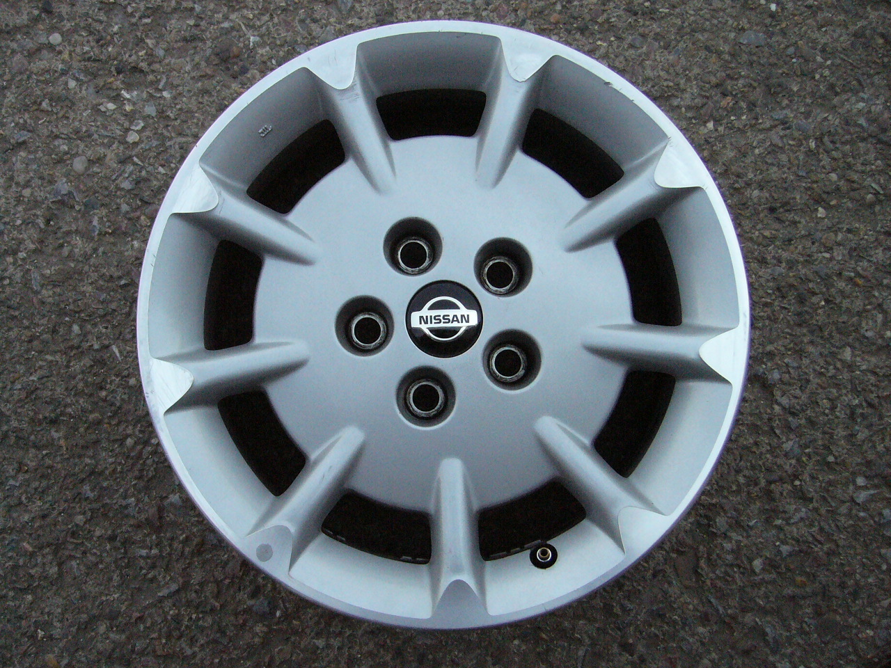 alu kolo Nissan 16