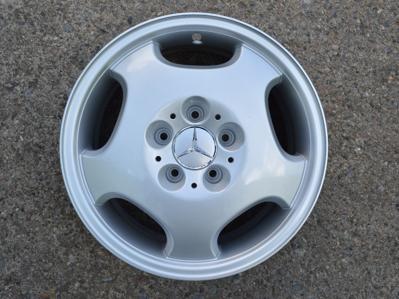 alu kolo Mercedes-Benz 16