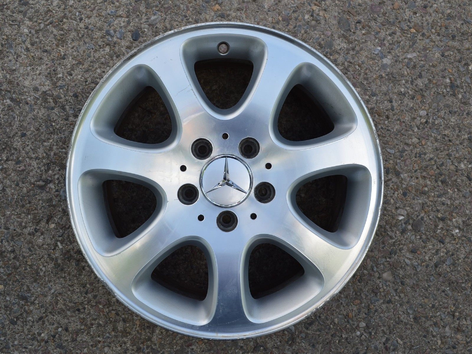 alu kolo Mercedes-Benz 16